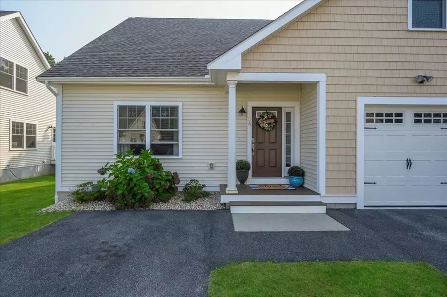 637 Gifford St #5A, Falmouth, MA 02540