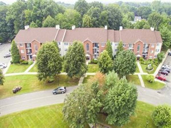 22 Maple Crest Cir #L, Holyoke, MA 01040