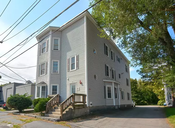 79 Pleasant St, Leominster, MA 01453