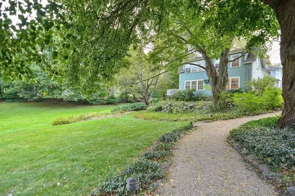 Stow, MA 01775,31 Crescent St