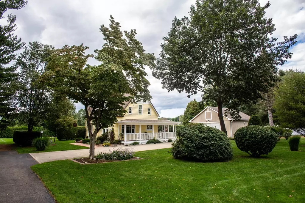 Agawam, MA 01001,589 River Road