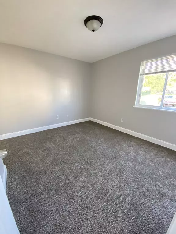 215 Glasgow St #5, Fall River, MA 02721