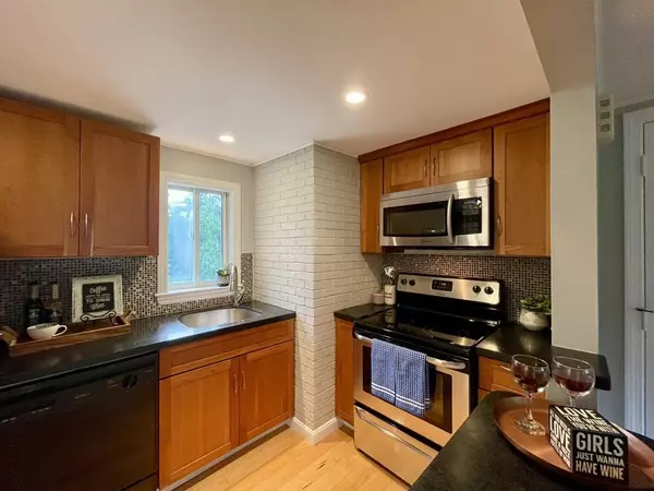 Acton, MA 01720,9 Wampus Ave #6