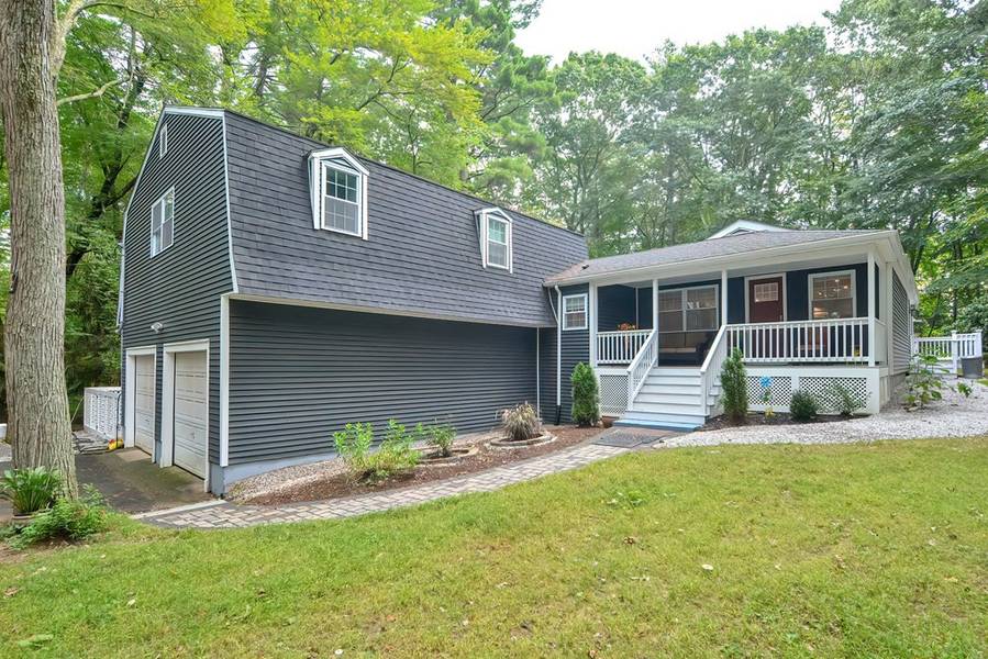 9 Shore Dr, Upton, MA 01568