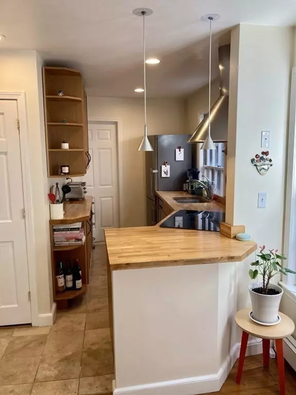 Boston, MA 02114,61 W Cedar St #4
