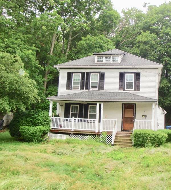 5 Village St, Dudley, MA 01571