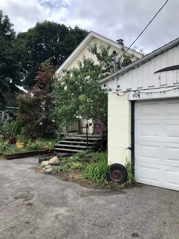 Clinton, MA 01510,672-674 High Street