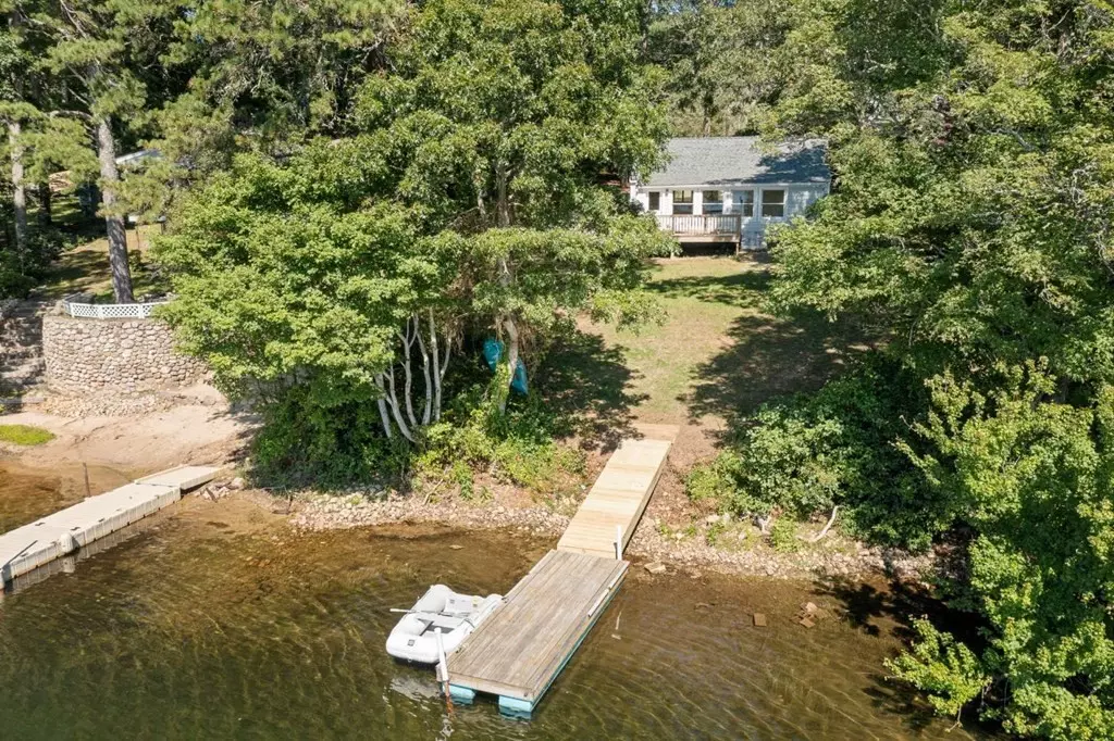 Falmouth, MA 02536,48 Lakeshore Drive N