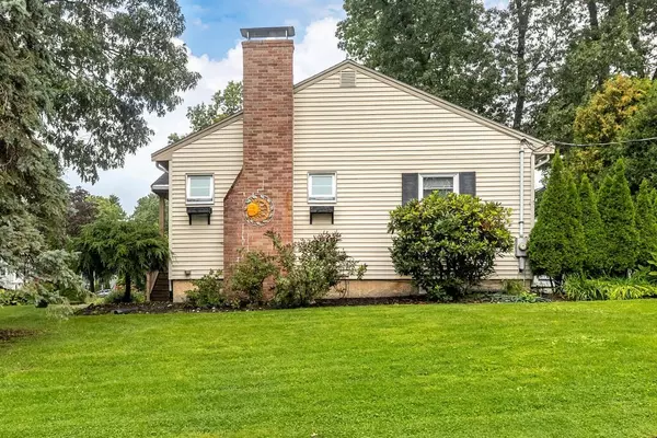 Wakefield, MA 01880,21 Woodbriar Rd