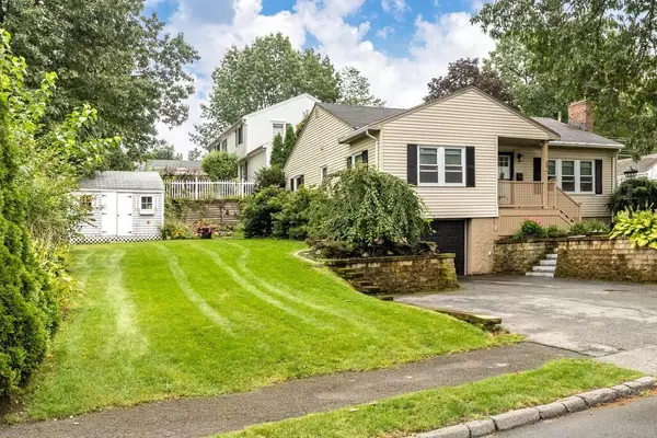 Wakefield, MA 01880,21 Woodbriar Rd