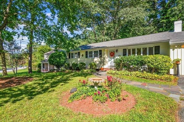 17 Ledgetree Rd, Medfield, MA 02052