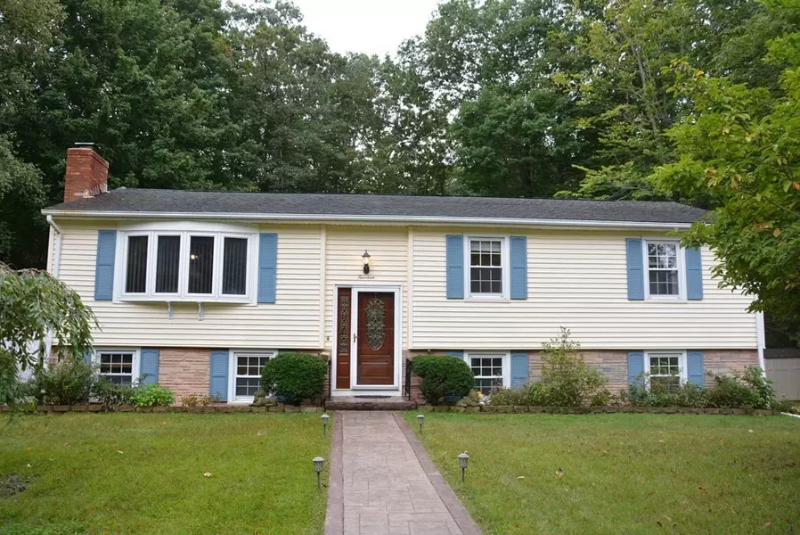 14 Birchwood Dr, Leicester, MA 01524