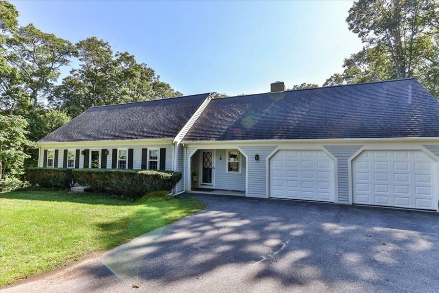 10 Royal Cir, Sandwich, MA 02563