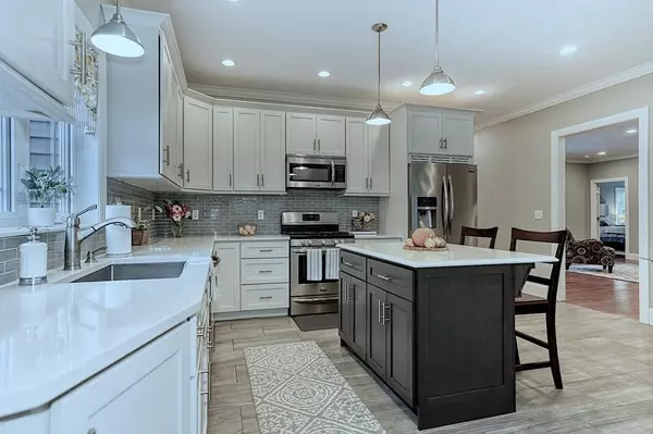 Lancaster, MA 01523,4 Magnolia Ave