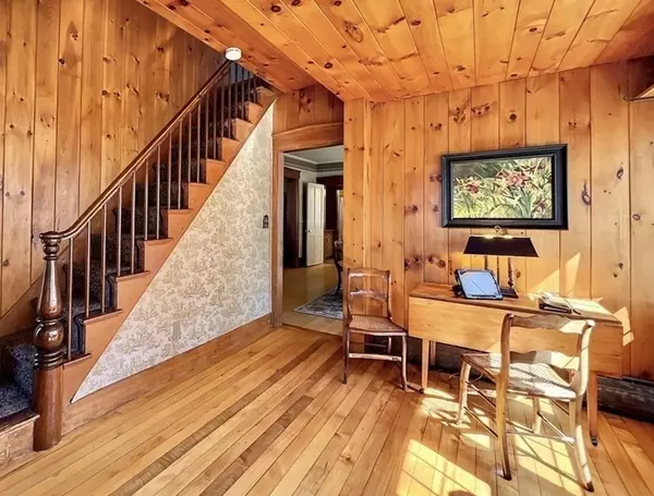 Deerfield, MA 01373,176 N Main St