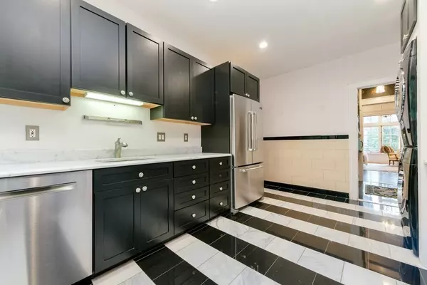 Brookline, MA 02446,1514 Beacon St #35