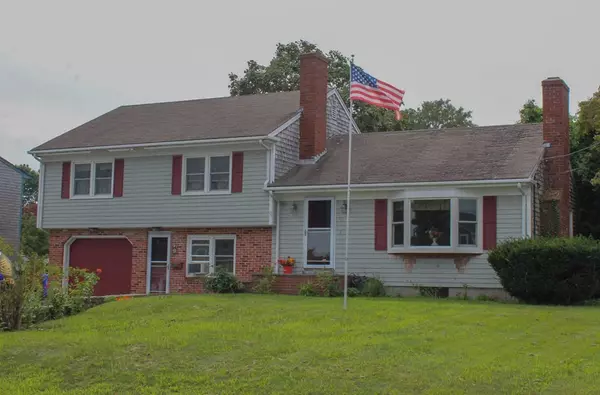 9 Westwood Rd, Bristol, RI 02809