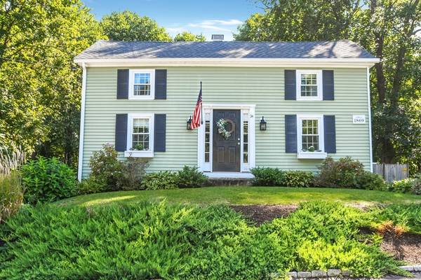 94 Union St, Holliston, MA 01746