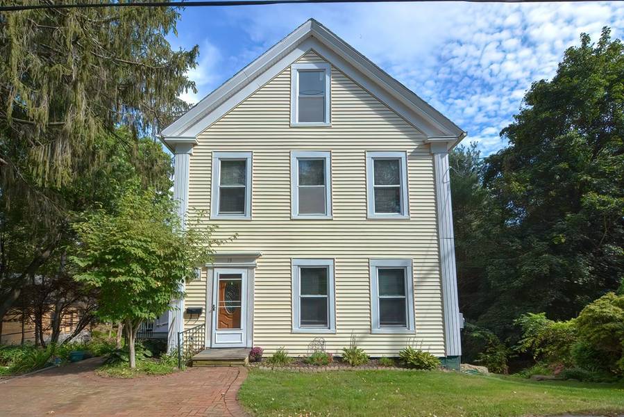 19 Prospect St, North Brookfield, MA 01535