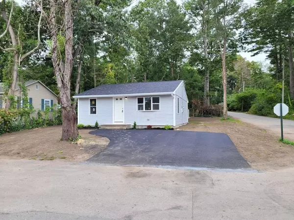 Lakeville, MA 02347,9 Beachwood Ave