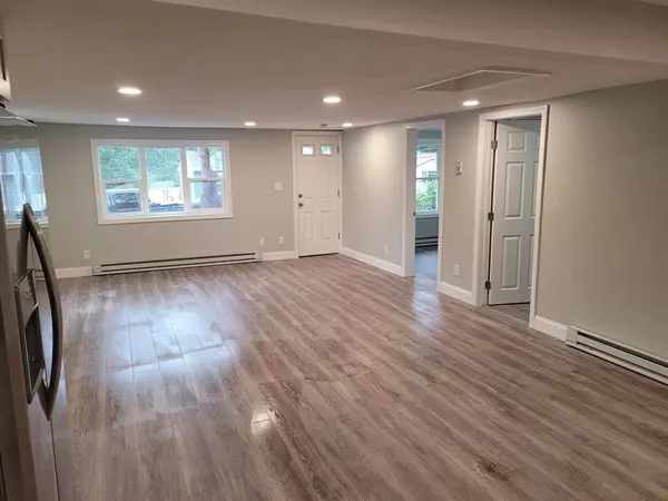 Lakeville, MA 02347,9 Beachwood Ave