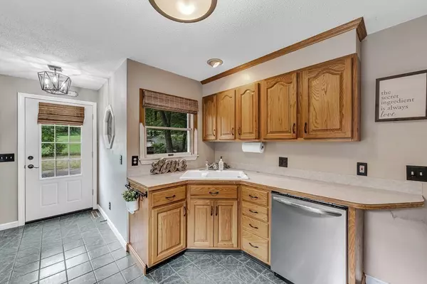 Granville, MA 01034,19 Old Westfield Rd