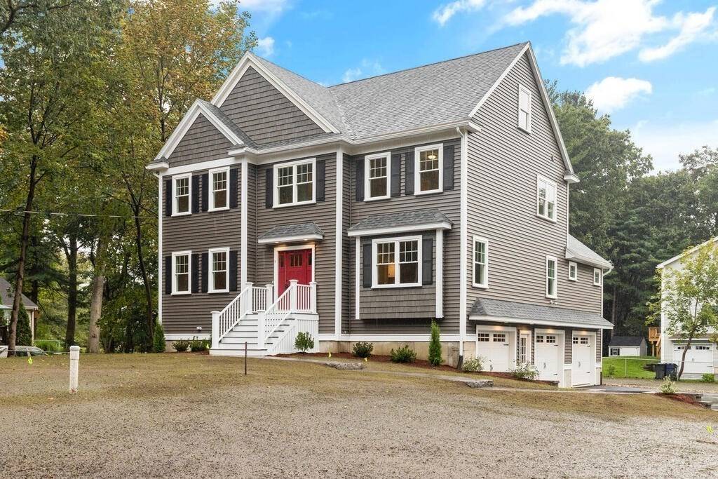 9 Royal St, Wilmington, MA 01887