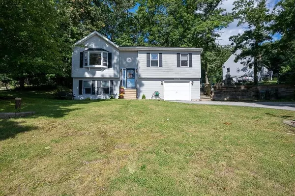 16 Circle Dr, Dudley, MA 01571