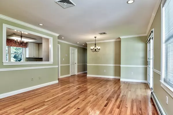 Sherborn, MA 01770,5 Leland Dr #5