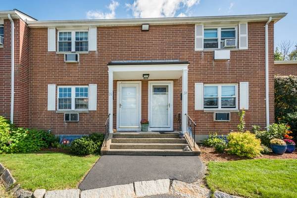 39 Village Green Dr #39, North Andover, MA 01845