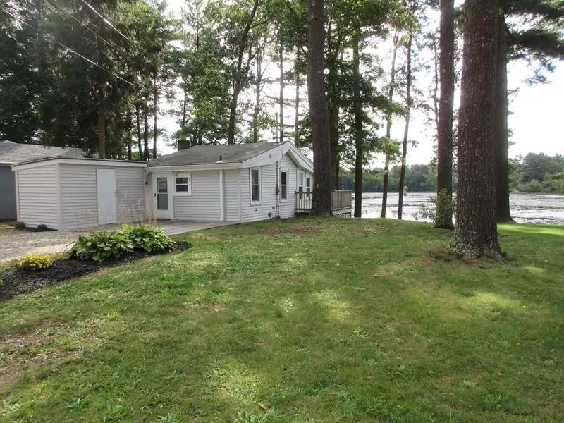 34 Bates Pond Rd., Carver, MA 02330