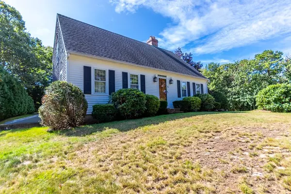 Dennis, MA 02638,4 Laura Ln