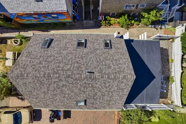 Provincetown, MA 02657,290A Commercial St #1