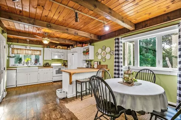 Lakeville, MA 02347,5 Twin Oaks Rd