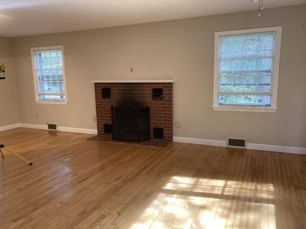 Rutland, MA 01543,151 Ridge Rd