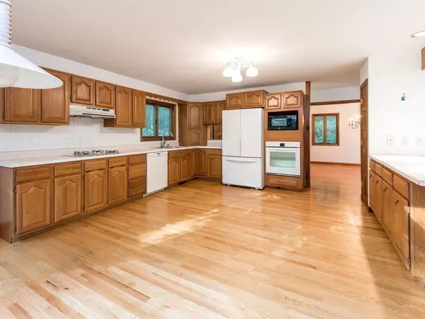 Charlton, MA 01507,49 Denfield Rd