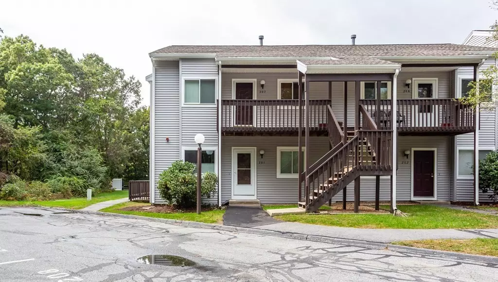 207 Park Place #207, Raynham, MA 02767