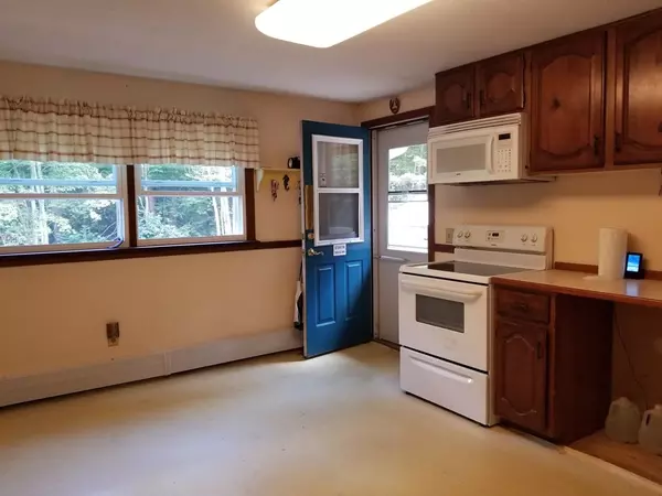 Hubbardston, MA 01452,22 New Templeton Road