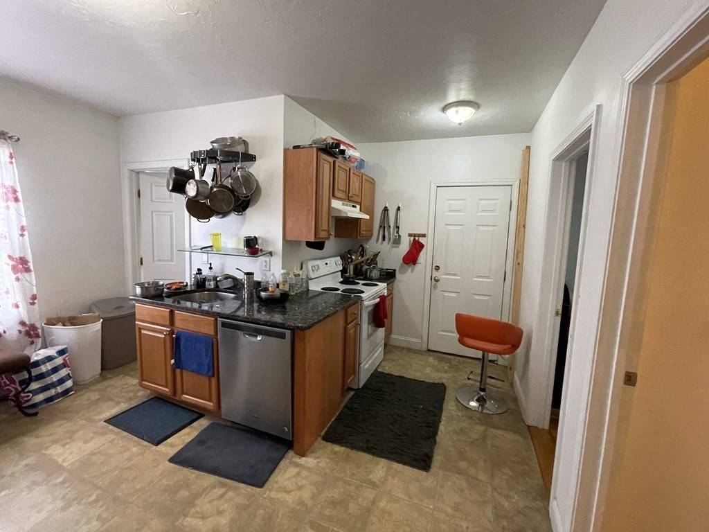Worcester, MA 01603,14 Stevens Rd #1