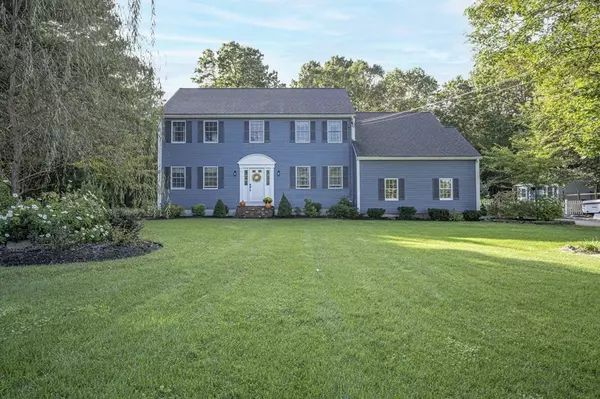 31 Sherwood Ln, Lakeville, MA 02347
