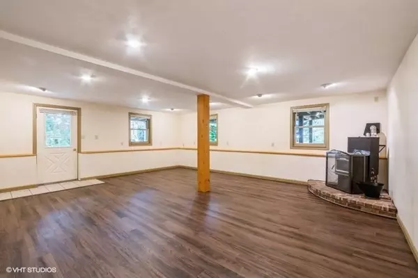 Brookfield, MA 01506,47 Lake Road