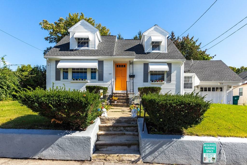 137 Myrtle St, Lowell, MA 01850