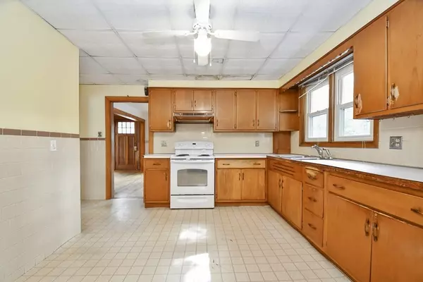 Clinton, MA 01510,164-166 Prescott Street