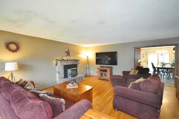 Southwick, MA 01077,14 Fenton Dr