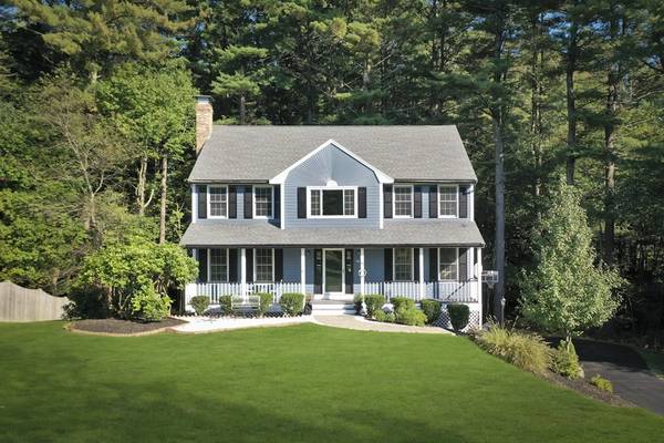 90 Lost Pond Lane, North Andover, MA 01845