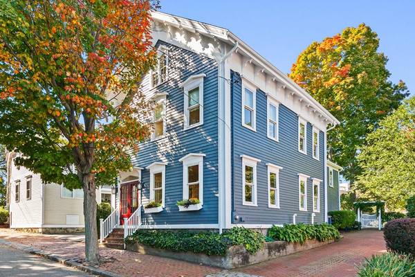 12 Court St, Newburyport, MA 01950