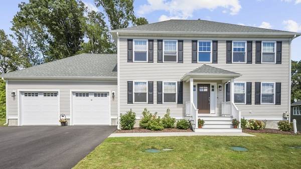 8 Palmer River Rd, Seekonk, MA 02771