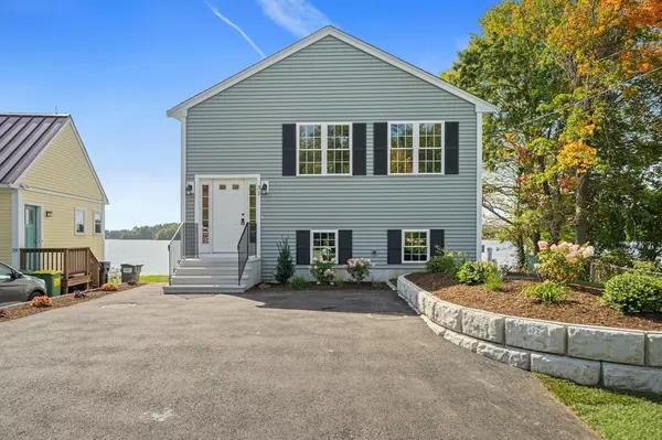 31 Ocean Ave, Halifax, MA 02338