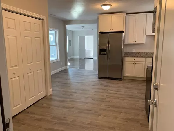 Webster, MA 01570,8 Day St #2