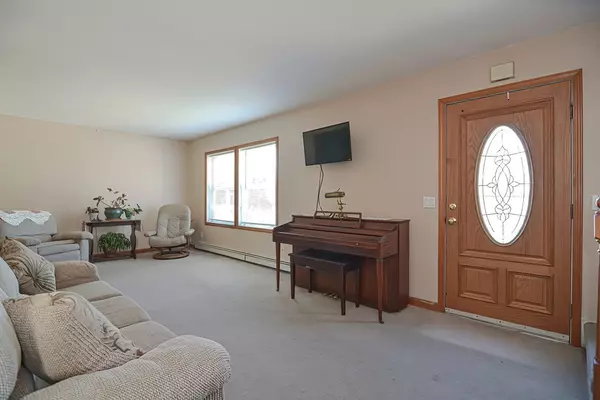 Acushnet, MA 02743,6 Buttonwood Lane